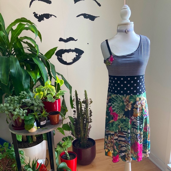 Metamorphose Dresses & Skirts - ⭐️SALE⭐️ METAMORPHOSE floral summer dress